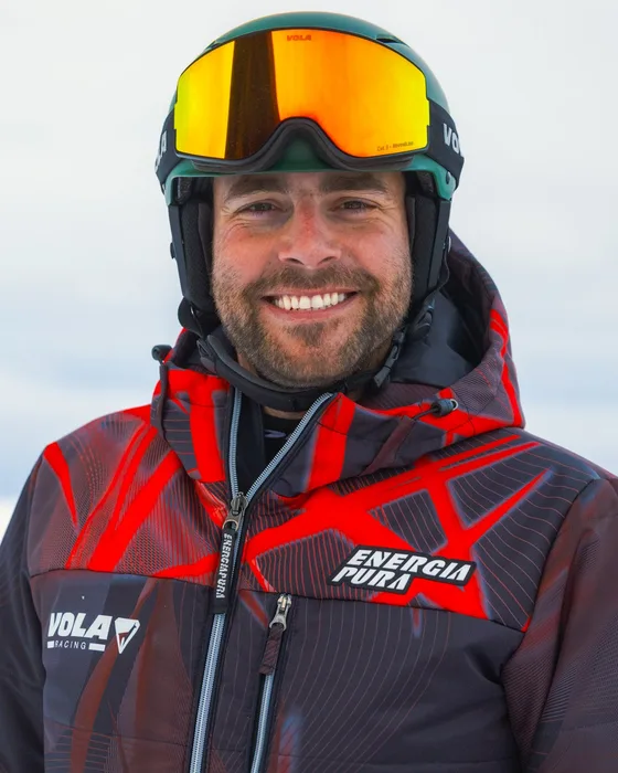 Leroy Schrijnemaekers, Geschäftsführer von Snow & Sport Base, in Energiapura-Skijacke